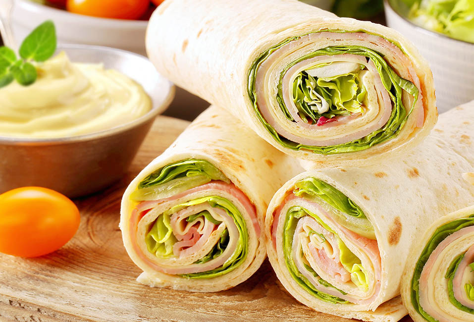 Sándwich enrollado de jamón y queso con MayoVegana Olivera d'Atenea Sandwich enrollado de jamon con MayoVegana Bio dAtenea 2