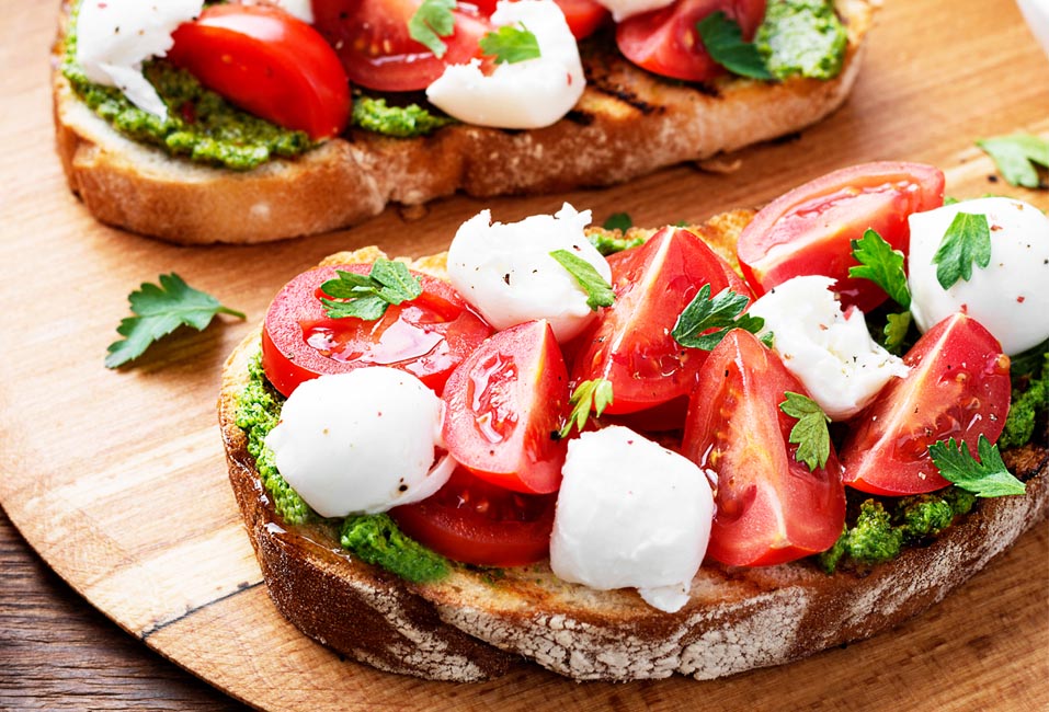 Receta de crostini caprese con Pesto Bio d'Atenea