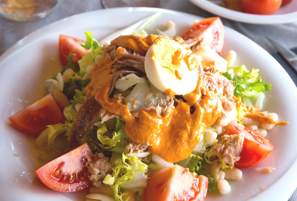 Ensalada empedrat con Xató Olivera d'Atenea Ensalada empedrat con Romesco Olivera dAtenea 3