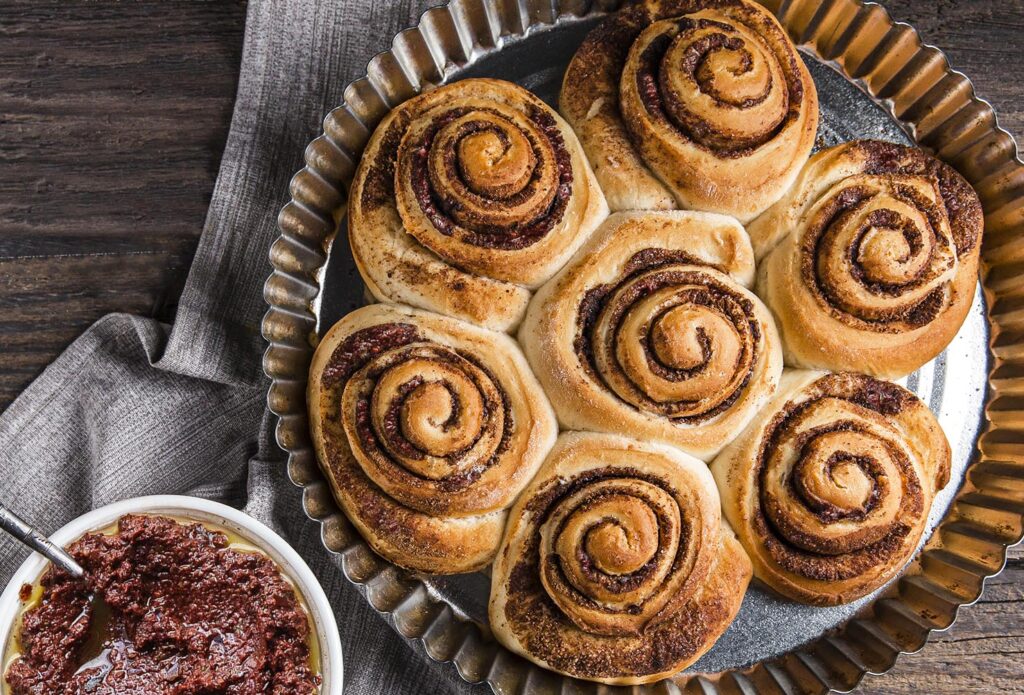 Olivada "rolls" amb pasta de full Olivera d'Atenea Receta de rolls de Olivada negra