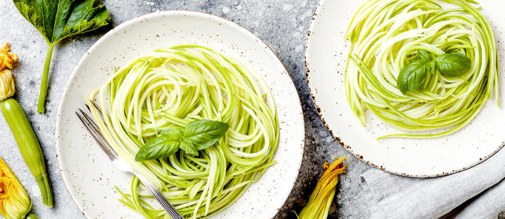 Blog Olivera d'Atenea Espaguetis de calabacín con salsa Pesto Bio d'Atenea