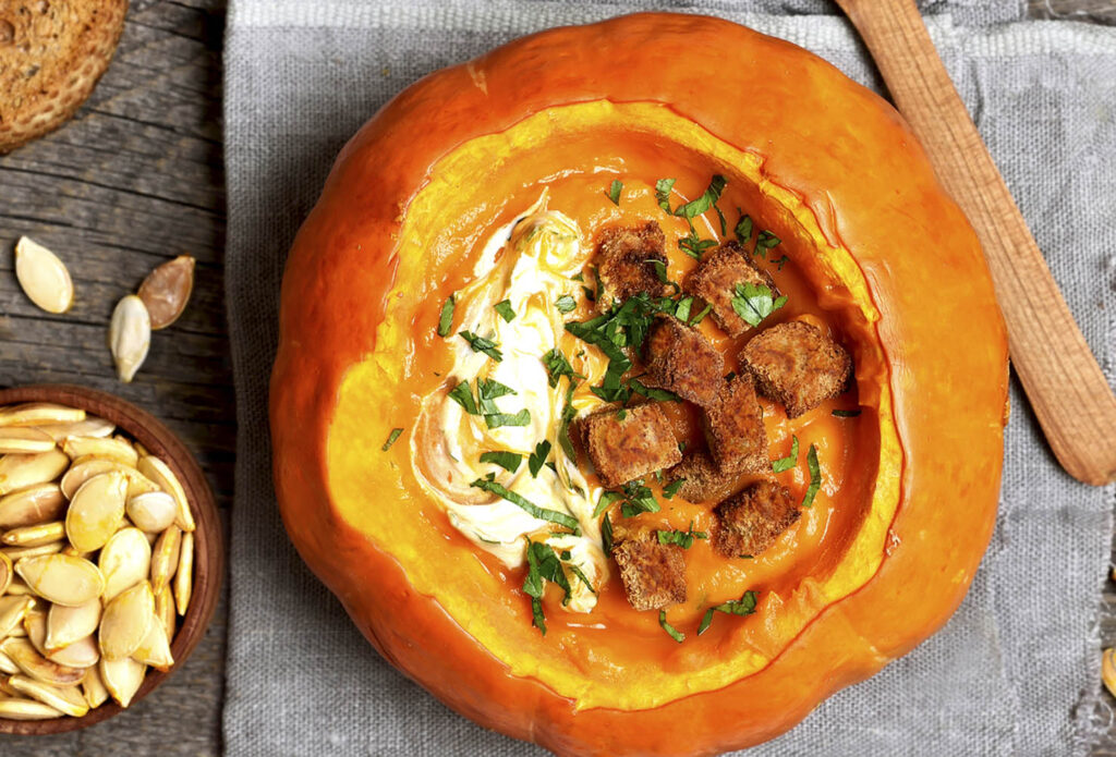 Crema de calabaza con picatostes de Romesco Olivera d'Atenea Crema de calabaza con picatostes de Romesco