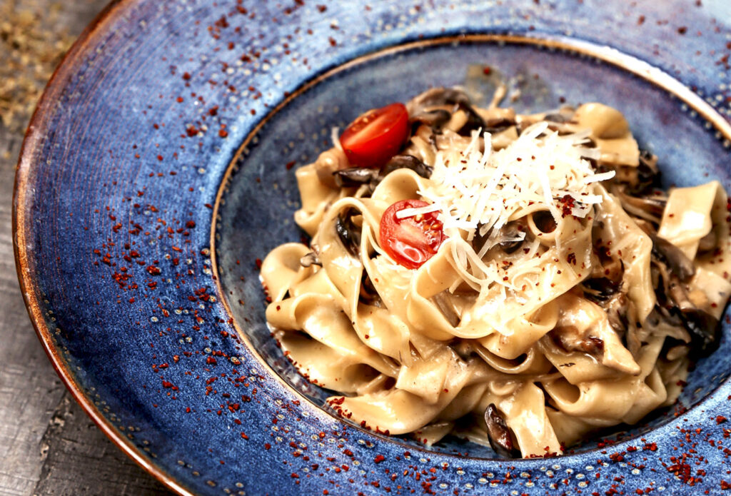 Pasta con setas y Salsa de Trufa Olivera d'Atenea Pasta con setas y salsa de trufas